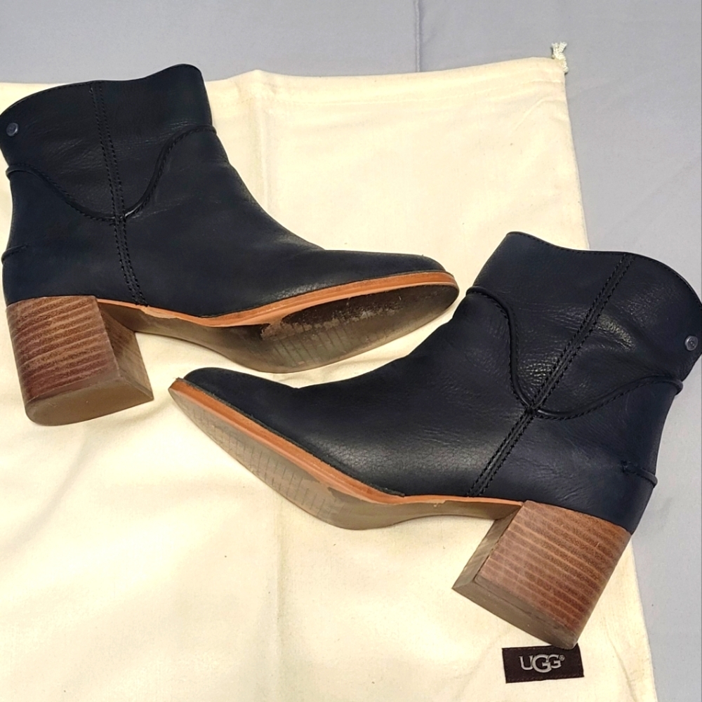 UGG Black Heeled Boots with Western Design and Medium Height Heel